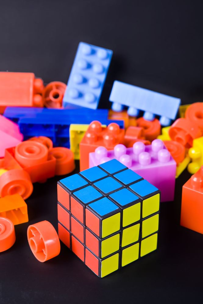Building bricks and a puzzle cube